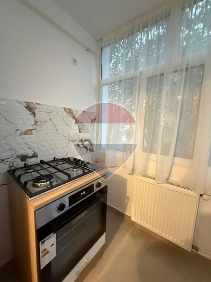 Apartament cu 2 camere decomandat în Peneș Curcanul