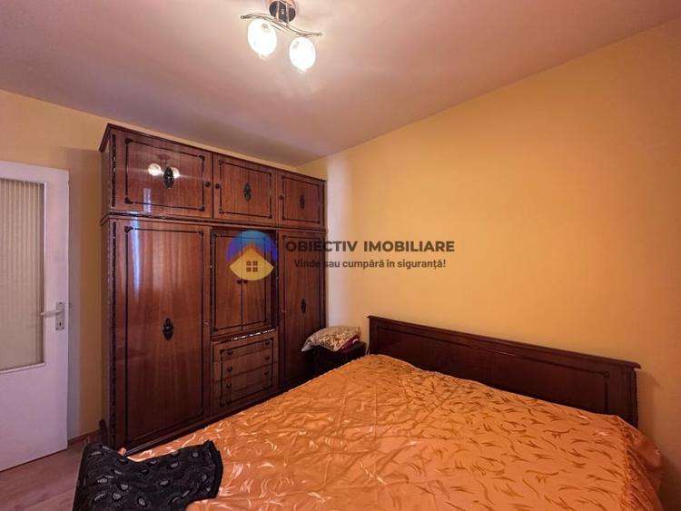 Apartament 3 camere de vânzare - Zona Centrală / 2 băi - 10