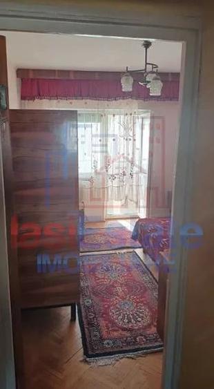 Apartament cu 4 camere semidecomandat în Filiași