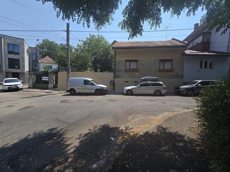 Casă individuală cu 3 camere cu Canalizare în 7 Noiembrie