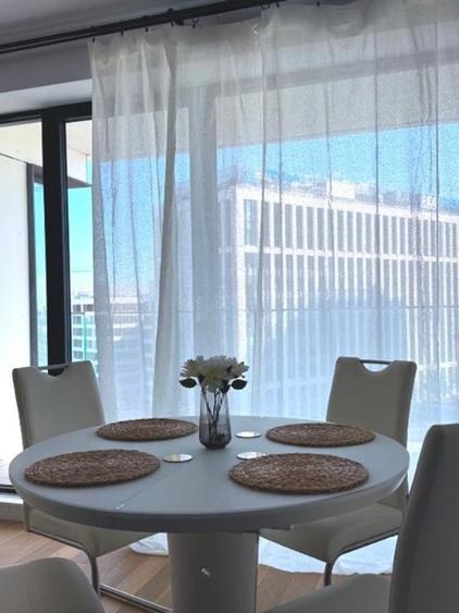 Apartament cu 3 camere semidecomandat, mobilat în Timpuri Noi