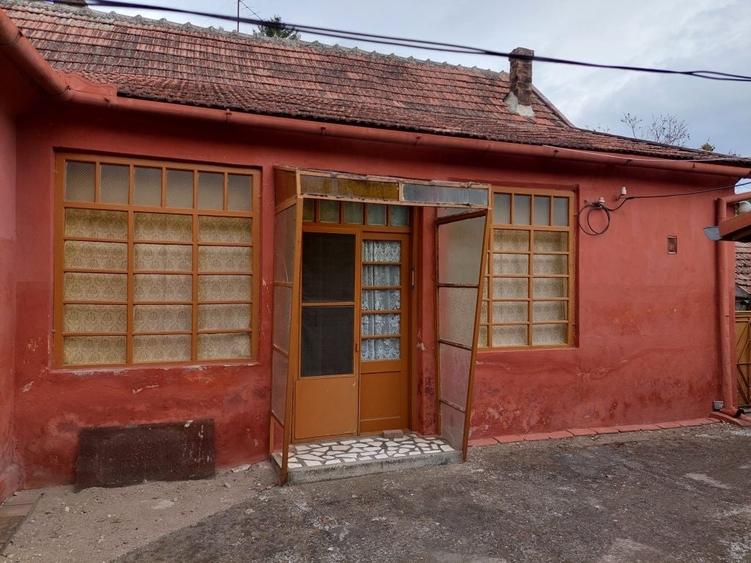 Casă cu 4 camere în Sânnicolau Mare