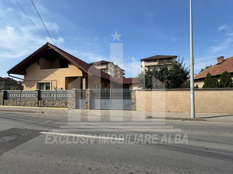 Casă individuală cu 4 camere cu Canalizare în Central