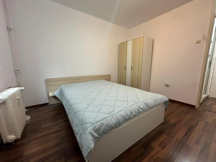 Apartament cu 3 camere semidecomandat în Gorjului