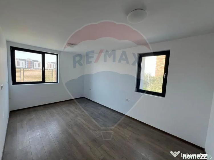 Casă cu 5 camere cu Teren 450 Mp în Nord