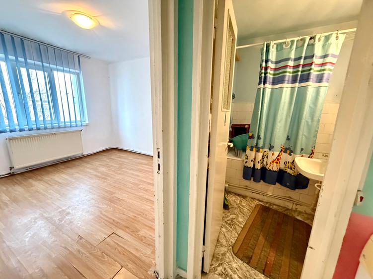 Apartament cu 3 camere semidecomandat în Zimbru