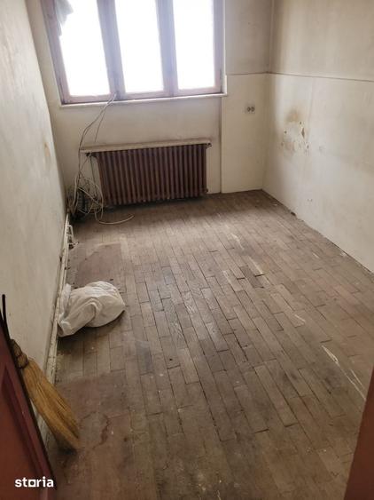 Casă cu 5 camere cu Teren 468 Mp în Coșbuc