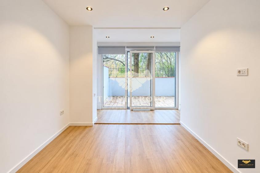 Apartament cu 4 camere decomandat, mobilat în P-ța Victoriei