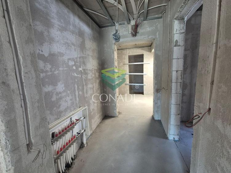 Apartament cu 3 camere decomandat în P-ța Victoriei