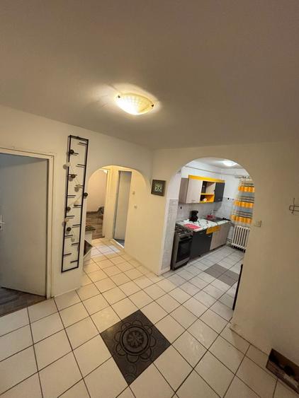 Inchiriez 2 camere intr-un apartament cu 3 - 2