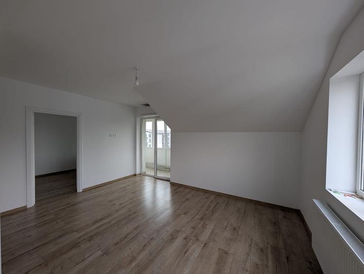 Apartament cu 3 camere semidecomandat în Florești