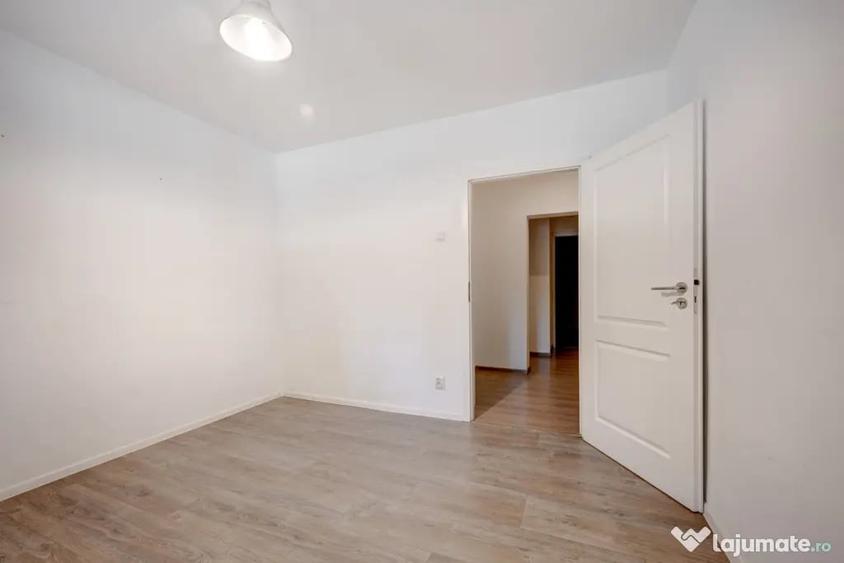 Apartament cu 4 camere semidecomandat în Lacul Tei