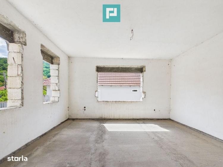 Casă cu 4 camere în Donceni