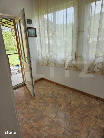 Casă cu 4 camere decomandat cu Teren 1000 Mp în Petrești