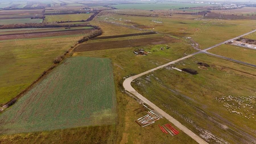 Teren de 5000 mp, în Nord