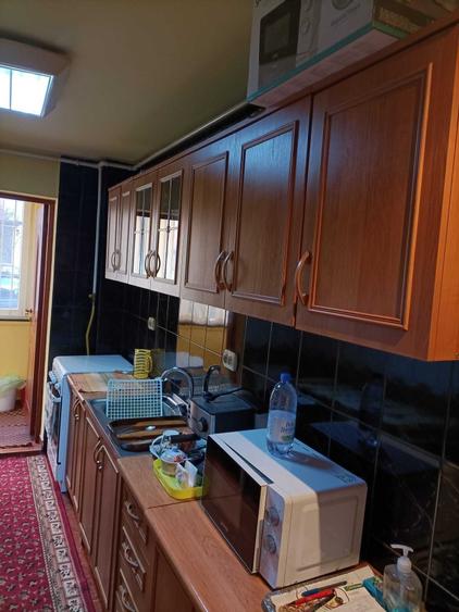Apartament cu 3 camere semidecomandat în Central