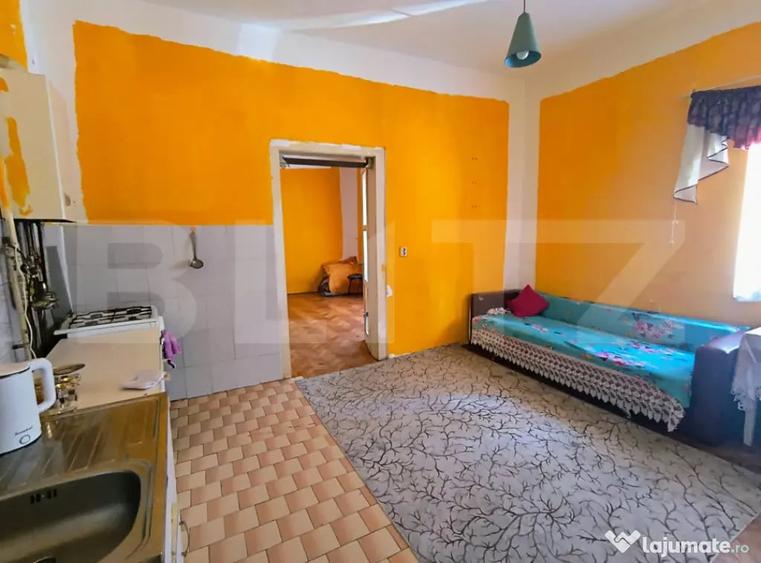 Casă cu 3 camere cu Teren 100 Mp în Central