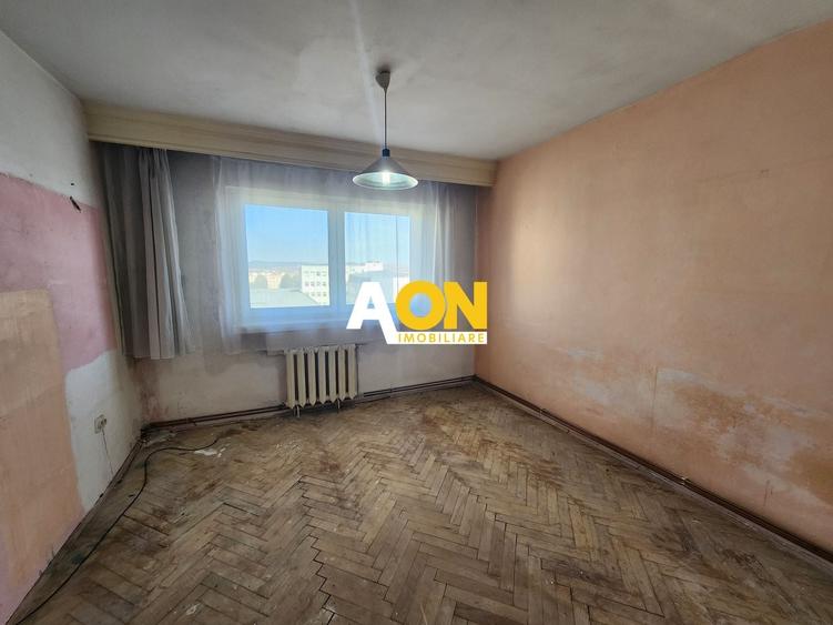 Apartament cu 3 camere decomandat în Cetate