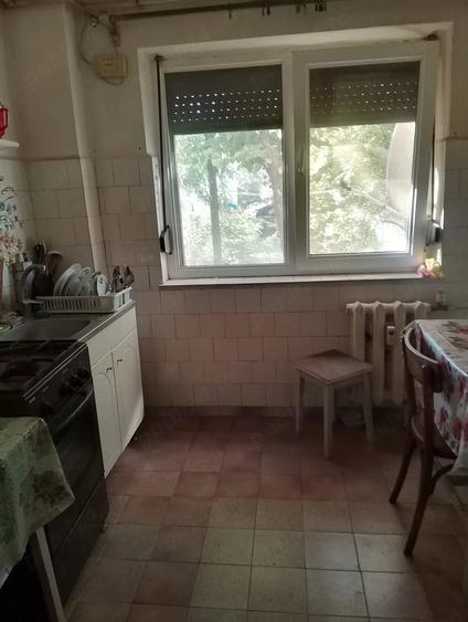 Apartament cu 3 camere semidecomandat în Micro 14