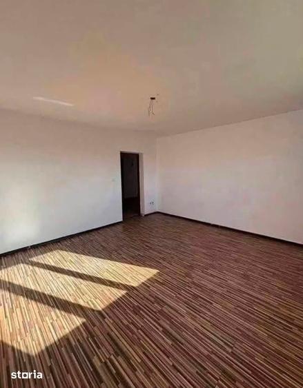 Casă cu 4 camere cu Teren 1100 Mp în Central