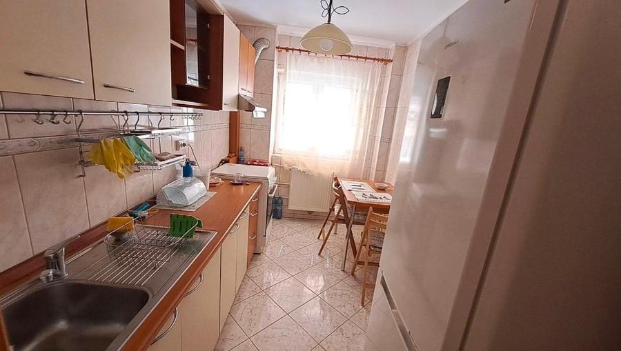 Apartament cu 2 camere, mobilat în Tei