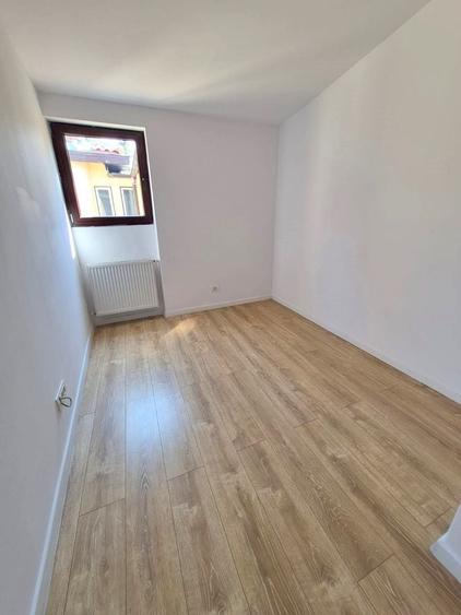 Apartament cu 5 camere în Aviatorilor