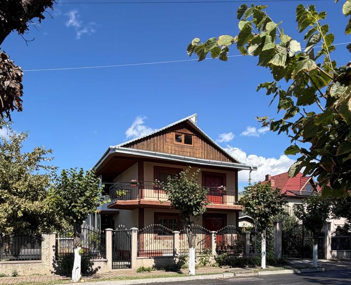 Casă cu 4 camere cu Canalizare în Exterior Vest