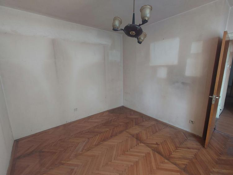 Apartament cu 3 camere în Centrul Civic
