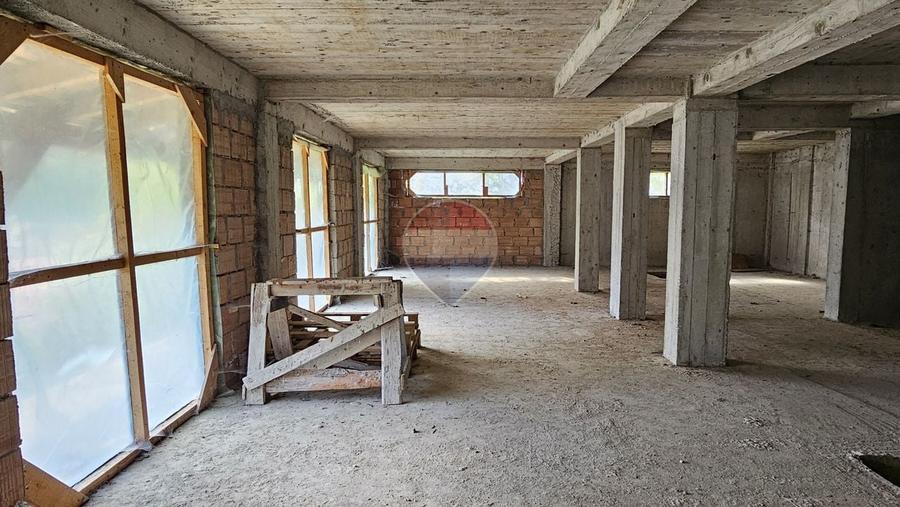 Casă individuală cu 10 camere cu Teren 1055 Mp în Dâmbovicioara