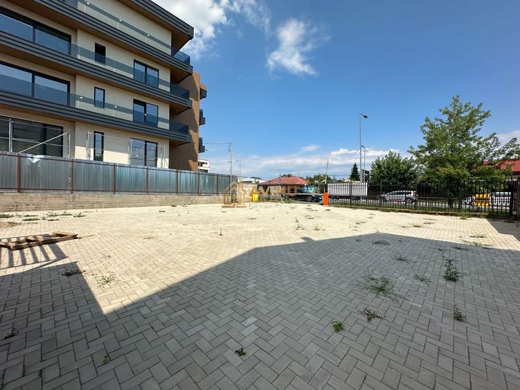 Spațiu comercial, de 1,000 mp, în Central