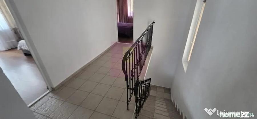 Casă cu 8 camere cu Teren 400 Mp în Zamora