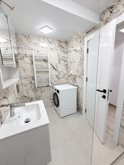 Apartament cu 3 camere decomandat în Energia