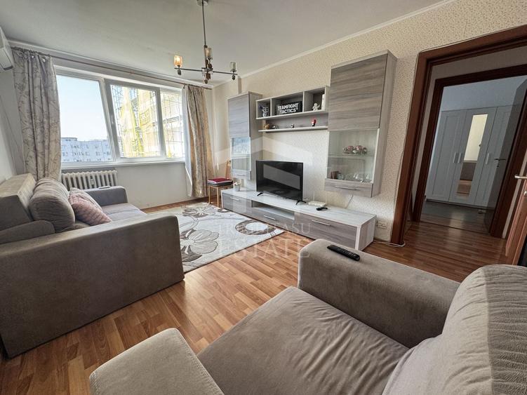Apartament cu 3 camere semidecomandat, mobilat în Tei