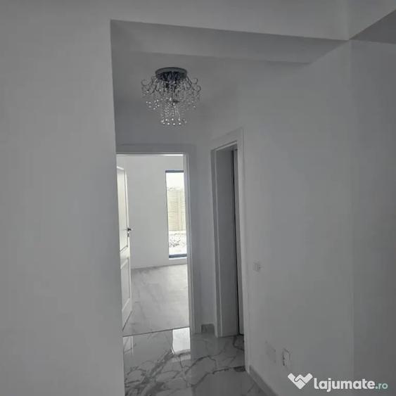 Casă cu 7 camere cu Teren 412 Mp în Malu Mare