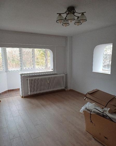 Apartament cu 4 camere decomandat în Beller