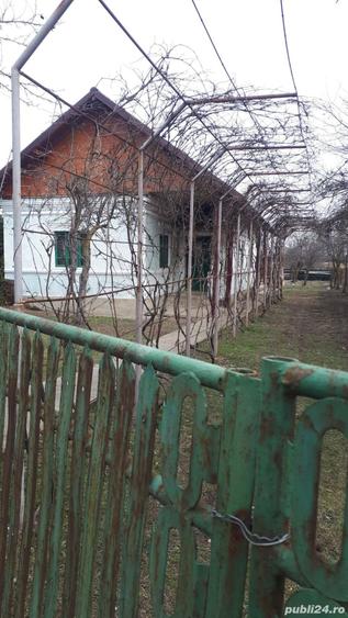 Casă cu 3 camere în Corbu