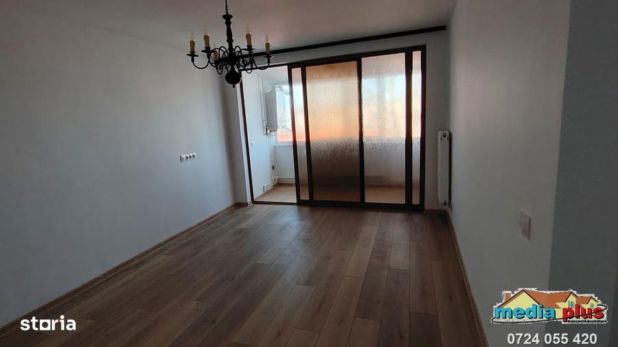 Apartament cu 3 camere semidecomandat în Micro 16