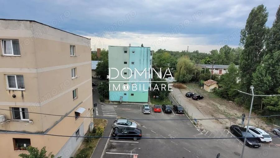 Apartament cu 3 camere semidecomandat în Plopilor