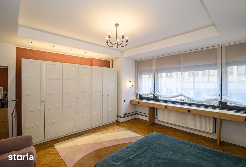 Apartament cu 4 camere în Romană