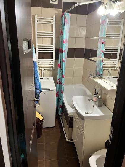 Garsonieră decomandată în