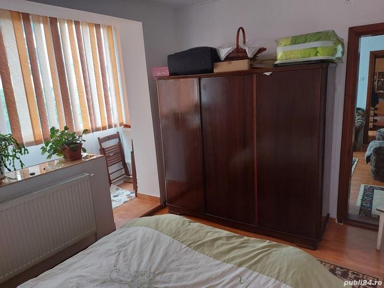 Apartament cu 3 camere semidecomandat în Câmpina