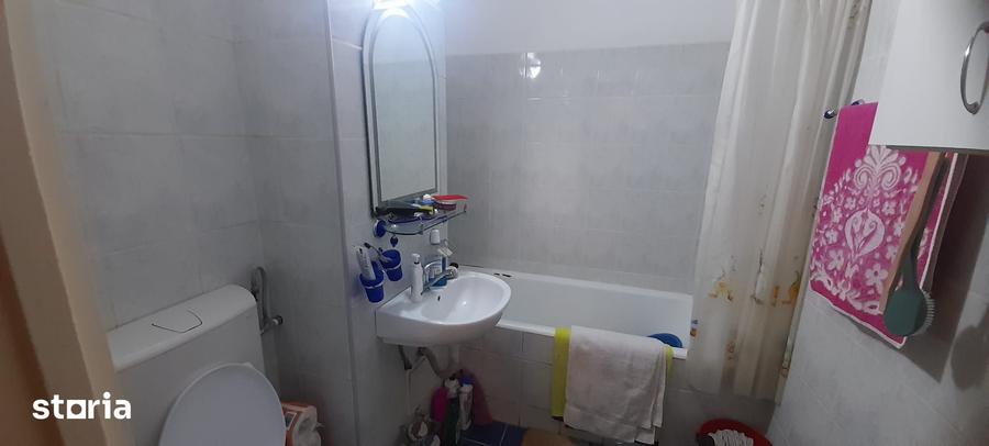 Apartament cu 3 camere decomandat în Drumul Taberei — fotografia 3