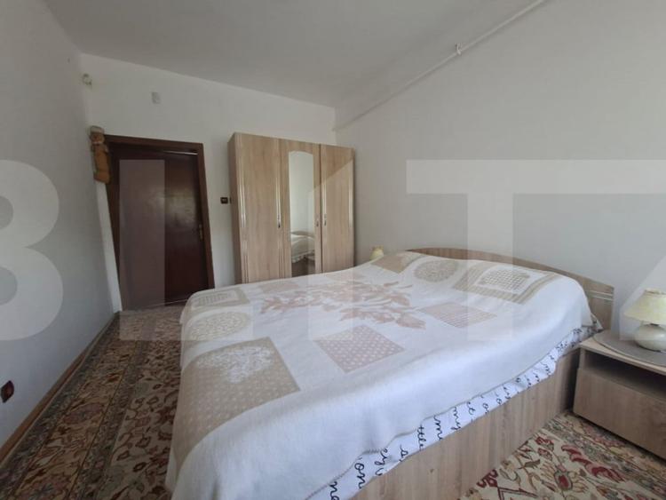 Casă cu 5 camere cu Teren 4500 Mp în Vâlcele