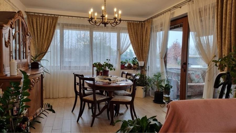 Casă cu 4 camere în Central
