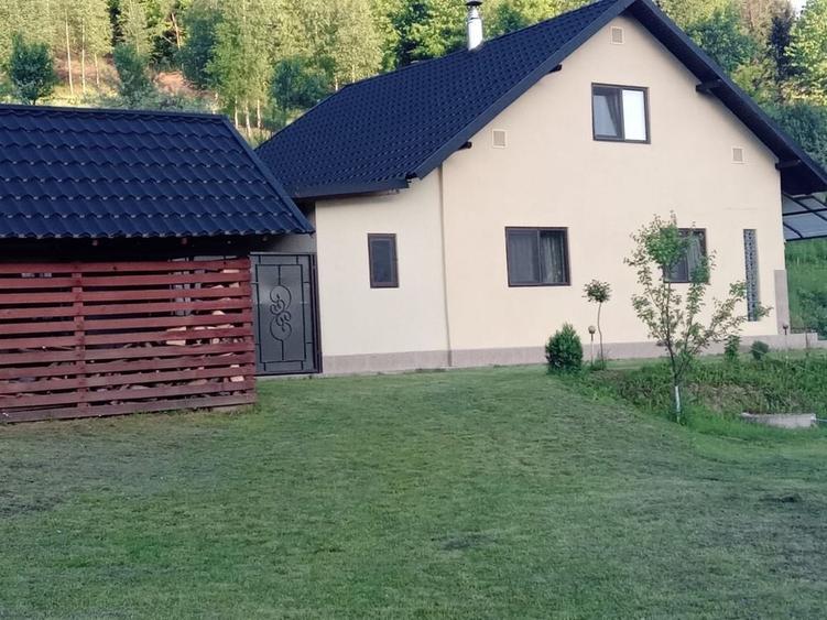 Casă cu 4 camere în Slătioara
