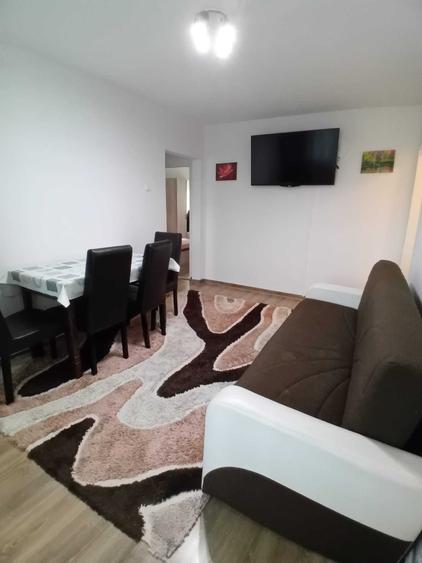 Apartament cu 3 camere semidecomandat în Șagului