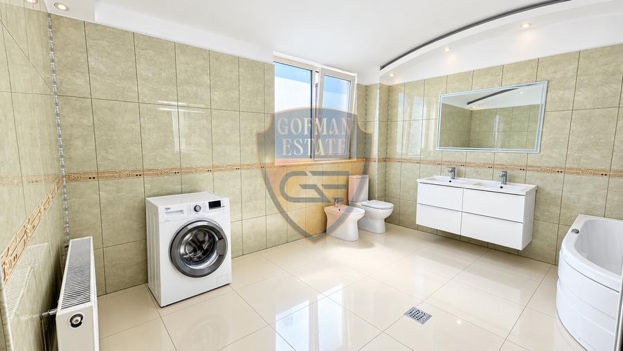 Casă individuală cu 8 camere cu Canalizare în Brătianu