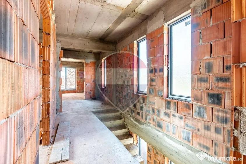Casă cu 5 camere cu Teren 264 Mp în Central