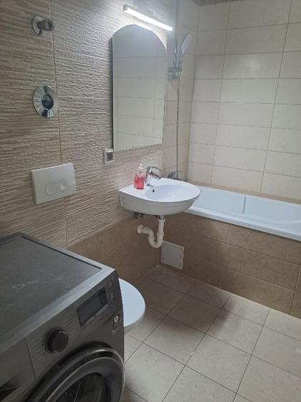 Apartament cu 3 camere decomandat, mobilat în Tractorul