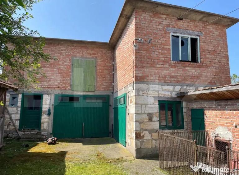 Casă cu 2 camere cu Teren 690 Mp în Petrești